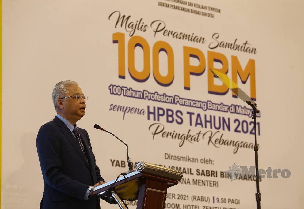 Datuk Seri Ismail Sabri Yaakob berucap merasmikan sambutan 100 PBM sempena HPBS 2021 peringkat kebangsaan di Putrajaya. FOTO Mohd Fadli Hamzah