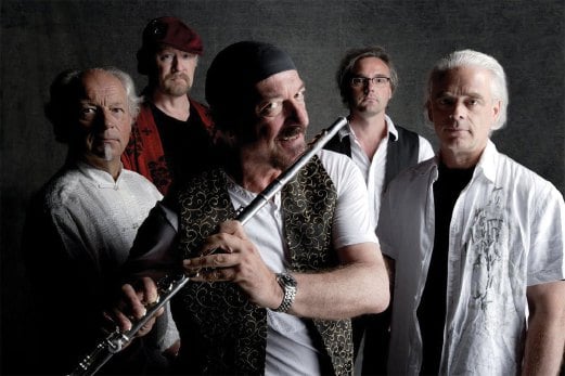 IAN (tengah) cipta lagu untuk Jethro Tull.