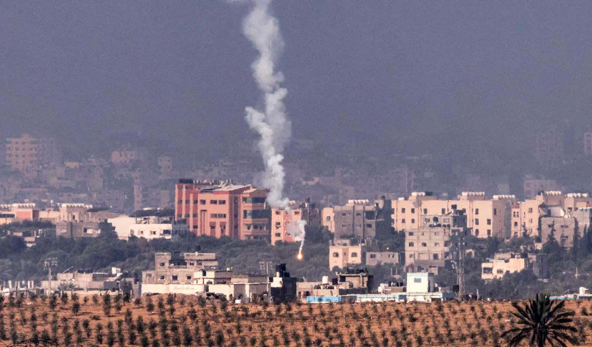 KEKEJAMAN Zionis Israel perlu segera dihentikan dengan kerjasama negara lain yang menyokong Palestin. FOTO AFP