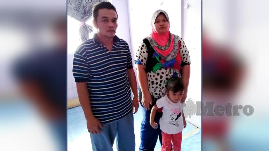 Anisah dan suami Cecep Saepuloh, 30, berharap dapat menemui anak mereka sama ada hidup atau mati. FOTO Erika George