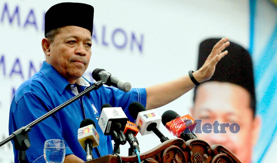 SHAHIDAN umum Badan Perhubungan UMNO Negeri memecat Azlan sebagai ahli UMNO berkuat kuasa hari ini. 