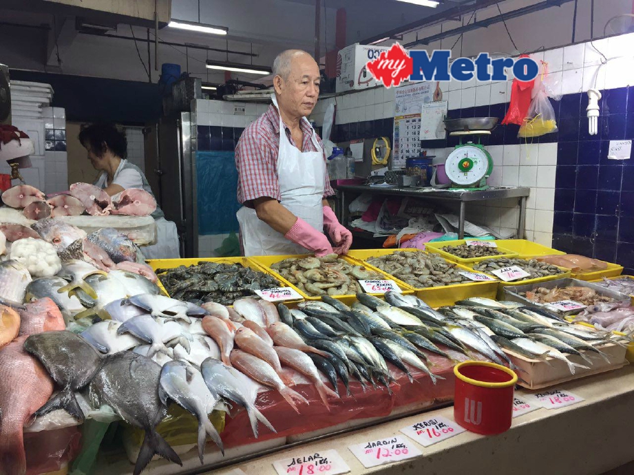 Ikan yang dijual di Pasar Besar TTDI menurun sedikit berbanding minggu lalu. FOTO Mazizul Dani