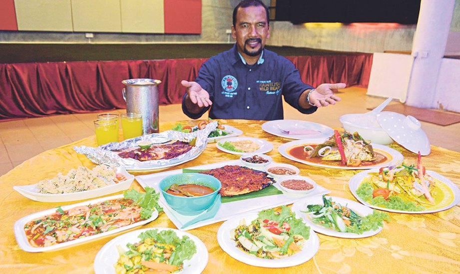 RESTORAN SamPan turut sedia juadah tradisional Melayu, Barat, Thai, makanan laut.