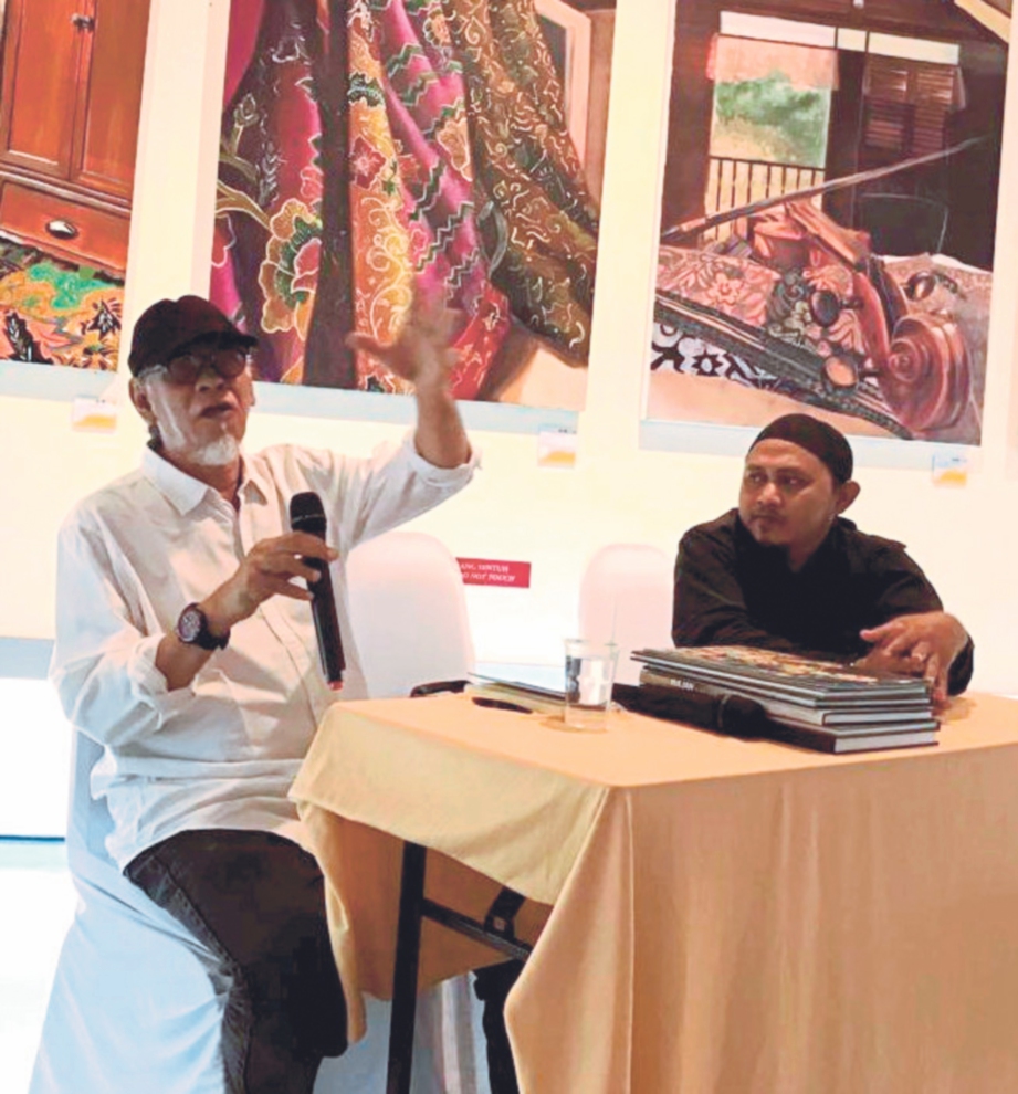 SLOT bicara seni menampilkan tokoh seni tempatan Yusof Ghani (kiri).