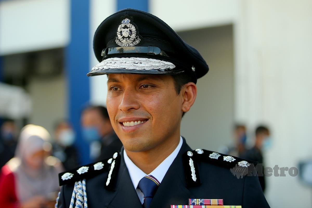 KETUA Polis Daerah Shah Alam baharu, Asisten Komisioner Mohd Iqbal Ibrahim pada Majlis Pemakaian Pangkat dan Serah Terima Tugas di IPD Shah Alam. FOTO Faiz Anuar  