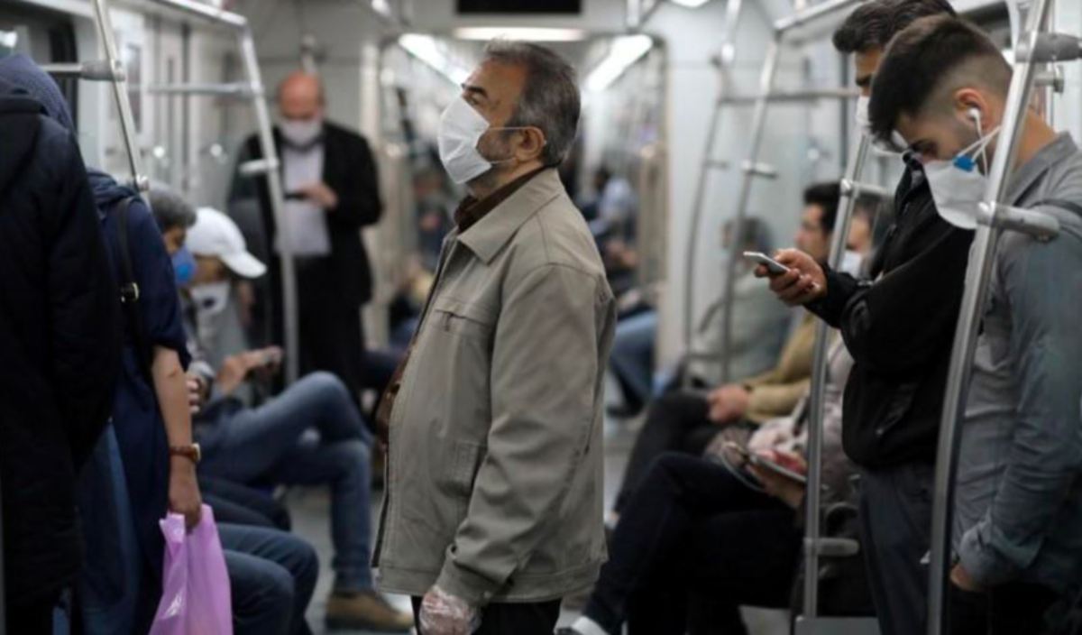 PENUMPANG metro di Iran. FOTO fail Reuters 