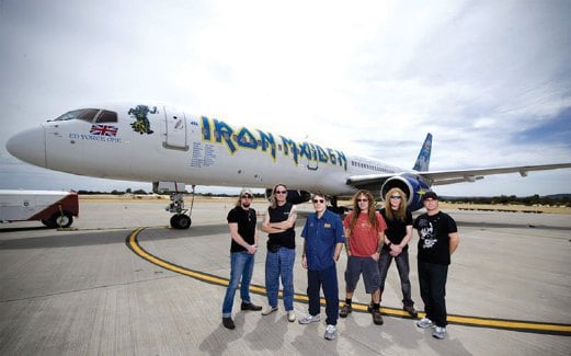 PESAWAT Ed Force One yang menerbangkan Iron Maiden ketika menjayakan lokasi konsert jelajah dunia.