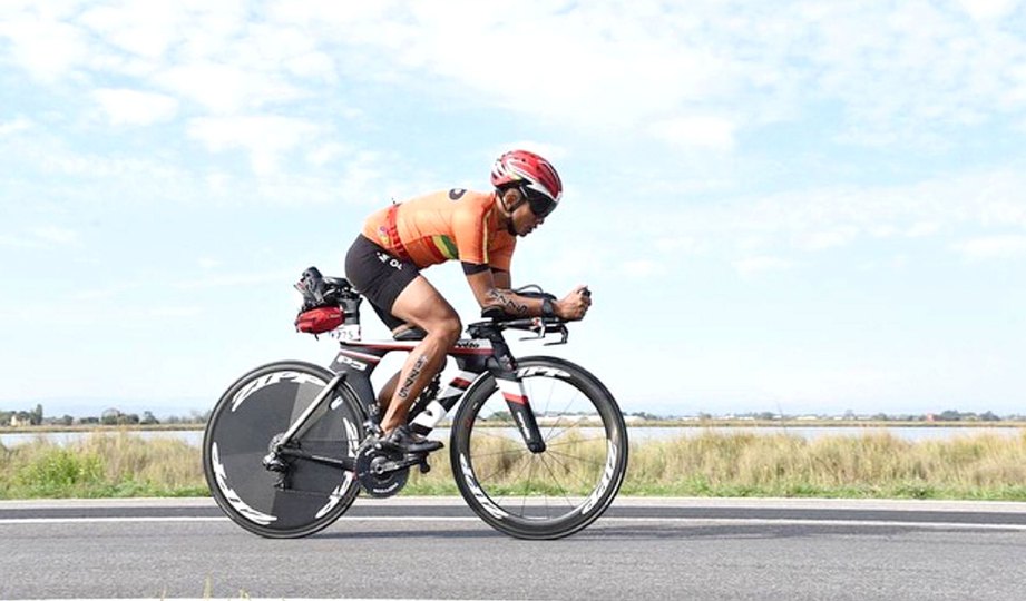 LATIHAN intensif diperlukan bagi memantapkan daya tahan Ramzul ketika beraksi di arena triatlon.
