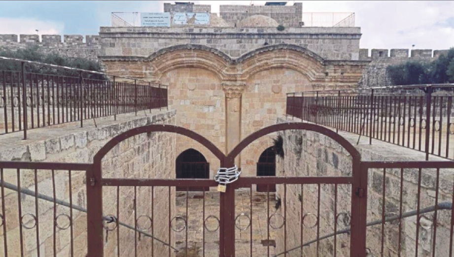 PINTU pagar ke Bab al-Rahma yang kembali dirantai dan dikunci oleh Israel.