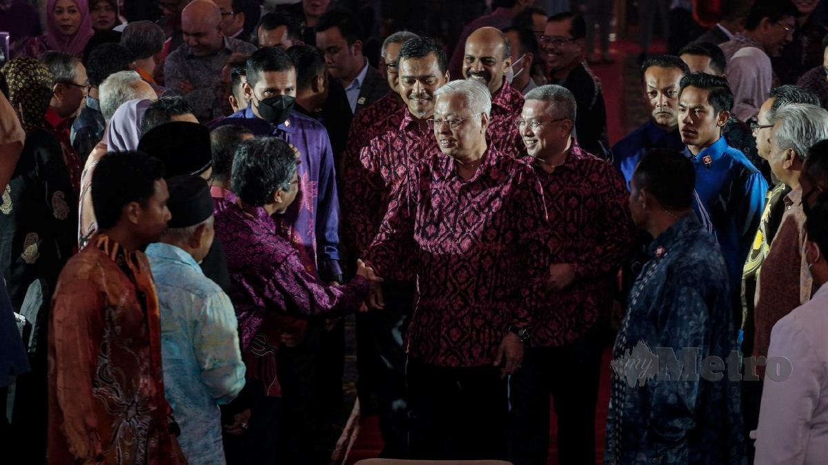 ISMAIL Sabri diiringi Menteir Sains, Teknologi Dan Inovasi, Datuk Seri Adham Baba pada Majlis Apresiasi Pavilion Malaysia Ekspo Dubai 2020. FOTO Hazreen Mohamad.