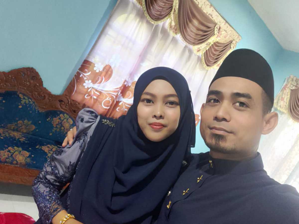 MOHD Yusof bersama arwah Istiqomah pada Aidilfitri lalu. FOTO Ihsan Mohd Yusof