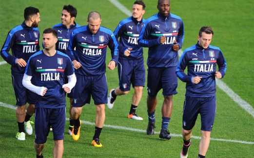 PEMAIN Itali jalani latihan sebelum pertemuan dengan Sepanyol.