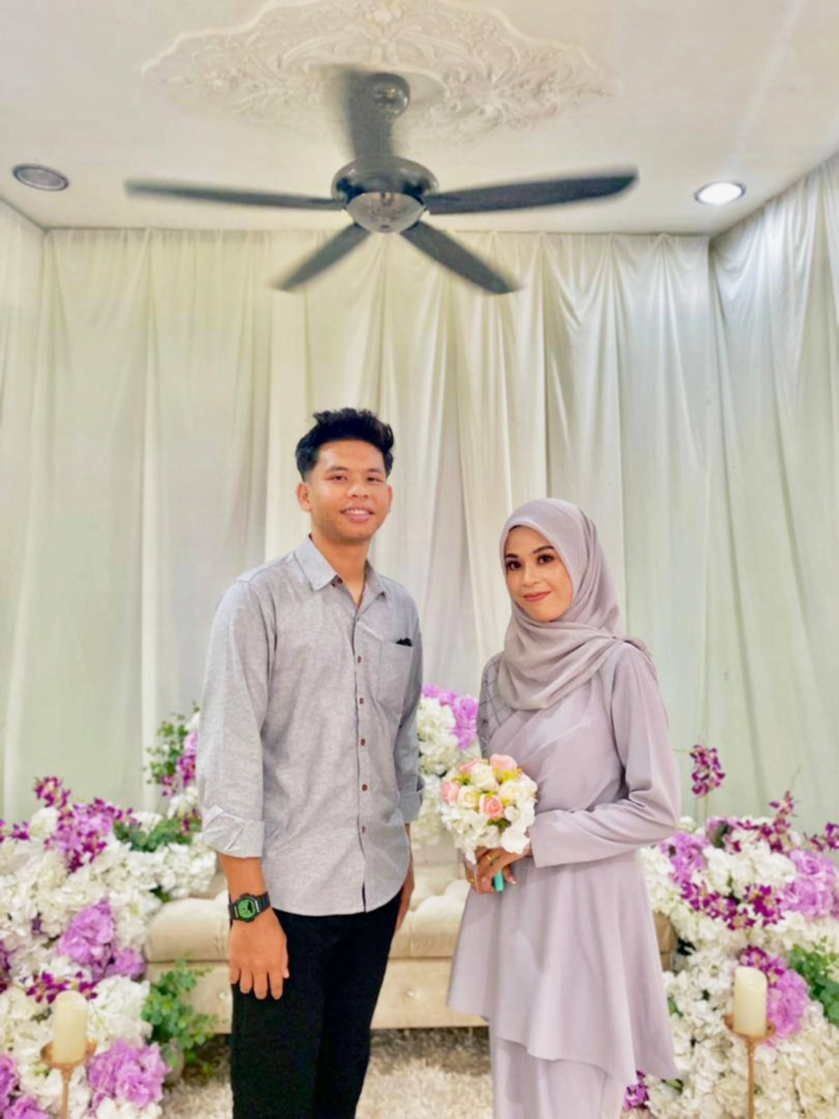 GAMBAR kenangan Muhammad Izhar  dan Siti Nur Farhana  ketika mengikat tali pertunangan.