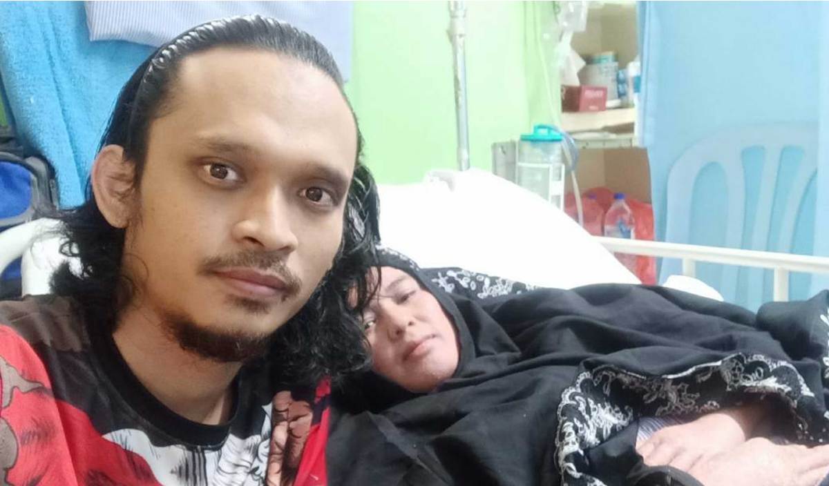 AKIF Hatimi setia menjaga dan menguruskan isterinya, Siti Rohaizah yang kini menerima rawatan di HTJ, Seremban. FOTO Ihsan Akif Hatimi Abdul Halim