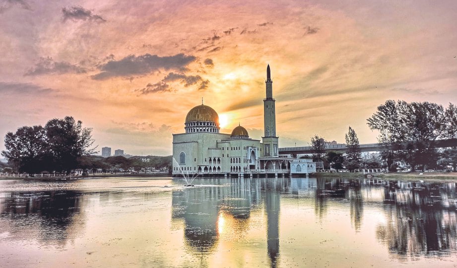GAMBAR masjid antara yang dihantar untuk bersaing dalam Huawei’s Next-Image Photography Awards 2018.