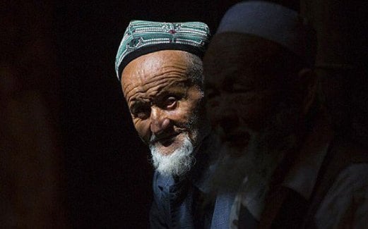 GAMBAR hiasan,  lelaki Uighur yang berjanggut.
