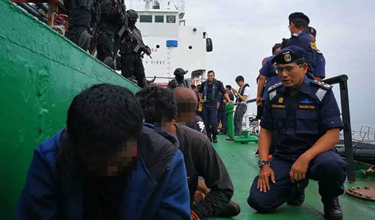 TIMUR Johor iaitu laluan sibuk kapal dagang ke Laut China Selatan menjadi sasaran kumpulan penjenayah.