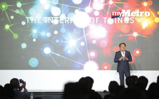 YONG menerangkan IoT ketika acara pembukaan Forum Samsung Asia Tenggara 2015 di Bangkok.