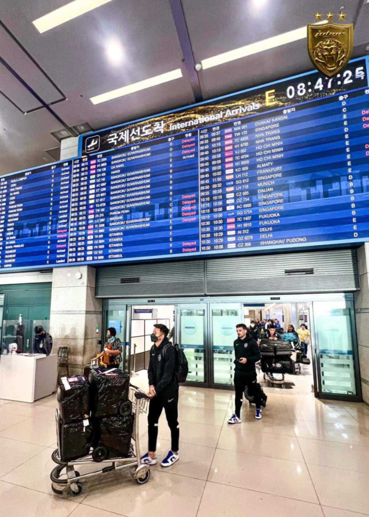 BARISAN pemain JDT sudah tiba ke Korea Selatan untuk berdepan Ulsan Hyundai dalam aksi Kumpulan I. -FOTO Ihsan Johor Southern Tigers