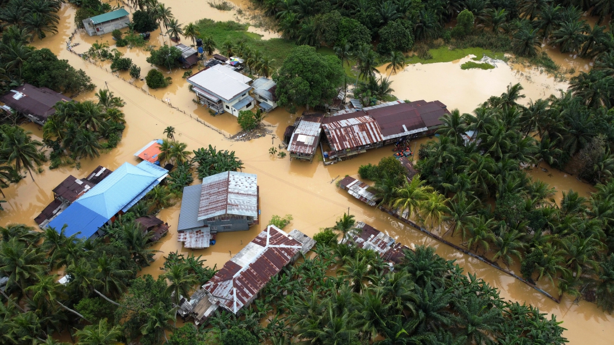 KEADAAN banjir di Kampung Tolungan, Pamol, Beluran. FOTO BERNAMA