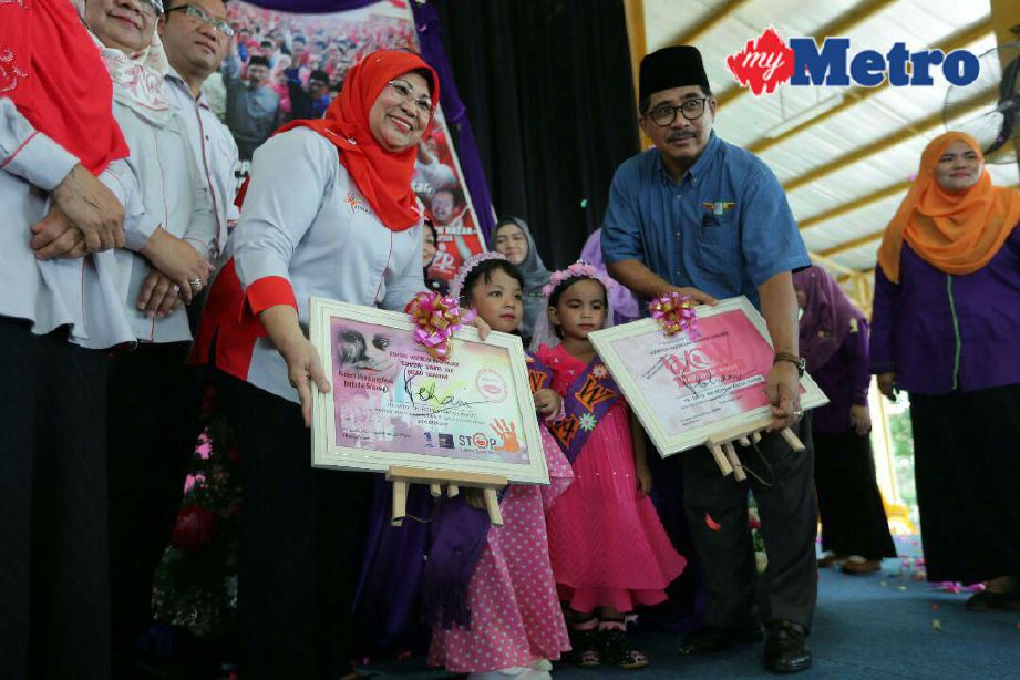 Rohani merasmikan program jelajah di Kompleks Yayasan Kemiskinan Kelantan di Kota Bharu hari ini. FOTO Fathil Asri