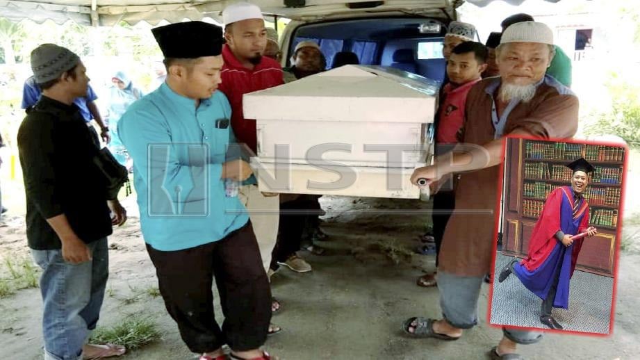 AHLI keluarga mengusung jenazah Mohd Solehan (gambar kecil) untuk dibawa ke Tanah Perkuburan Islam Gugusan Raja Alias, Jempol, hari ini. FOTO Abnor Hamizam Abd Manap