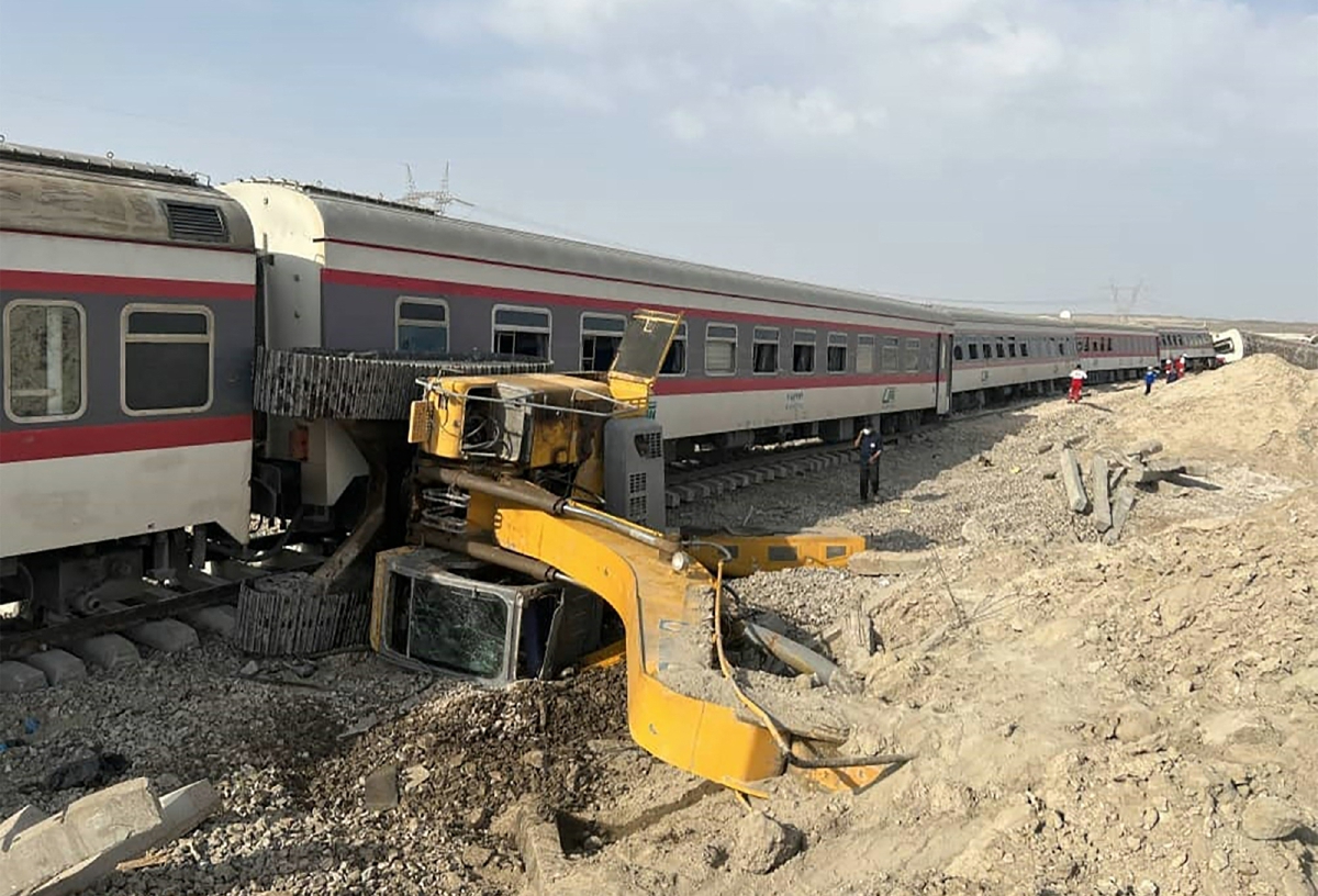 KEADAAN kereta api terbabit. FOTO AFP 