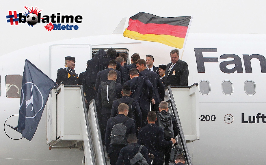 PEMAIN Jerman ketika tiba di Moscow. -Foto AFP