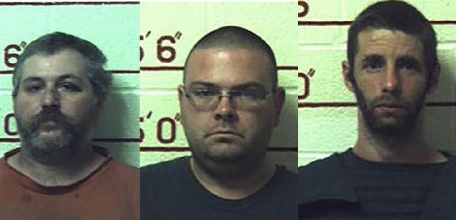 (DARI KIRI) Wallace, Brubaker dan Measnikoff ditahan kerana mengadakan seks dengan 12 haiwan di daerah Clearfield. -Foto Agensi
