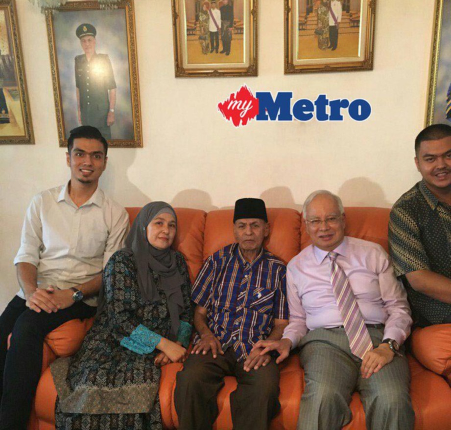 Jins bersama isteri serta dua anaknya dan Najib. FOTO mensive.com