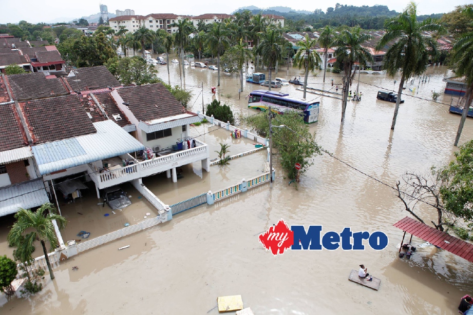 Keadaan Taman Desa Damai dan Kampung Sireh di Bukit Mertajam yang ditenggelami banjir. - Foto AMIR IRSYAD OMAR