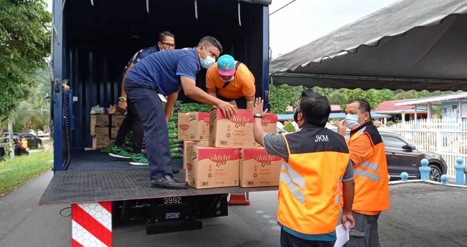  Penduduk Kampung  Sri Gunung Pulai terima bekalan makanan 