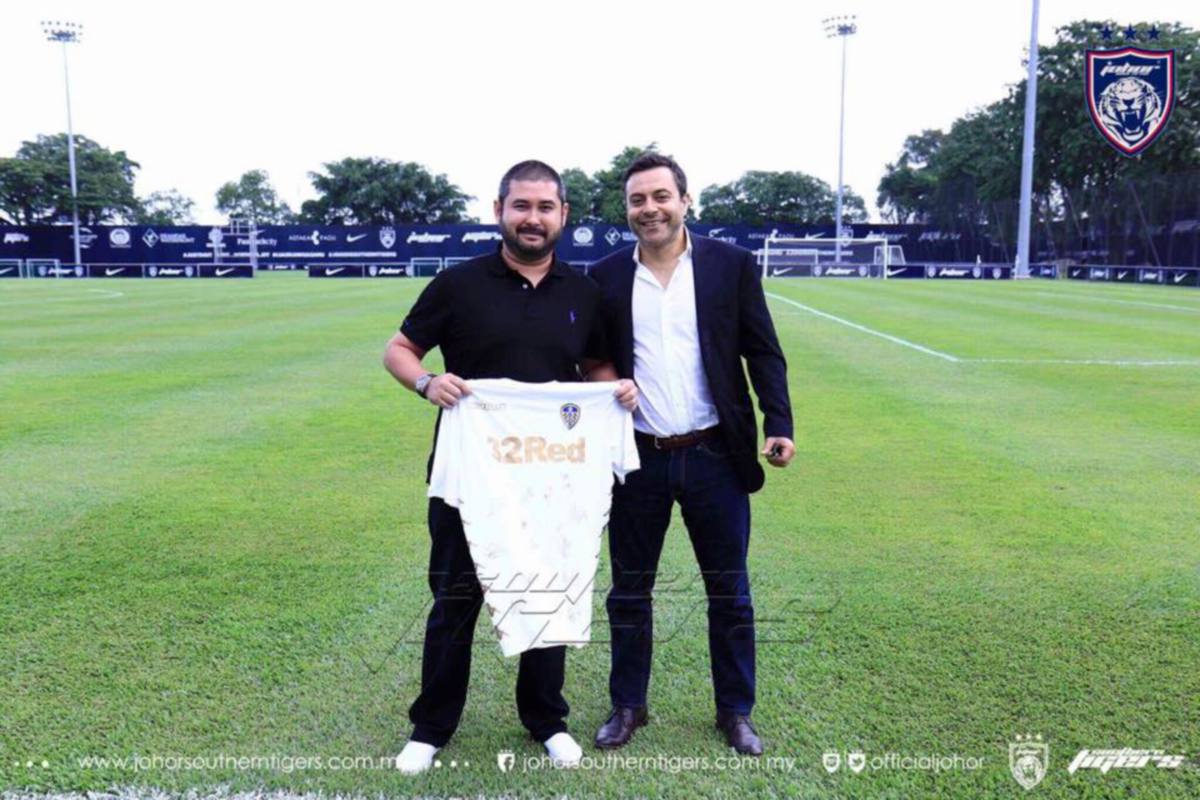 TUNKU Ismail (kiri) pernah menerima kehadiran Radrizziani yang melawat kelab itu pada 2017. FOTO FB JOHOR Southern Tigers