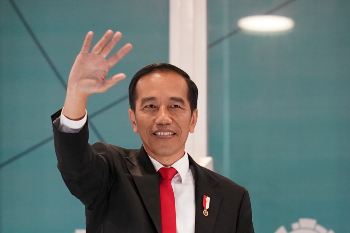 JOKOWI sedia jadi yang pertama mendapatkan suntiikan vaksin. FOTO AGENSI 