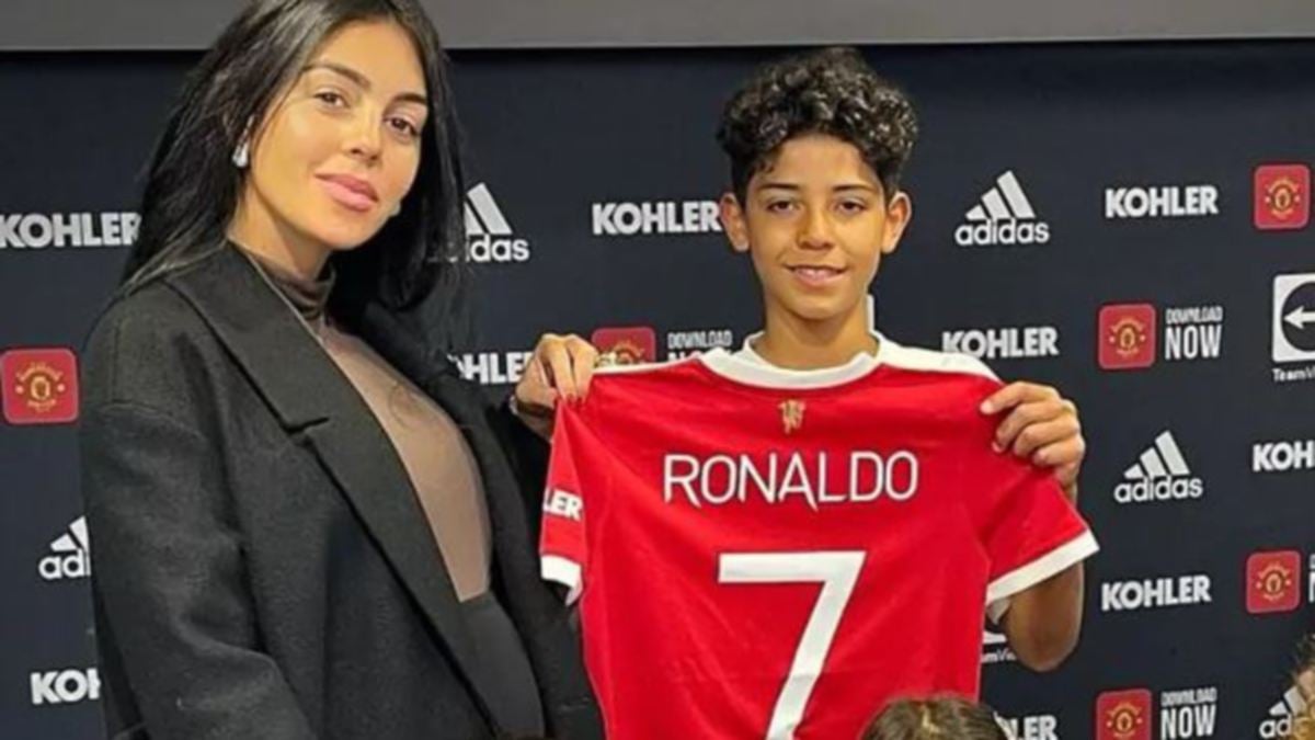 GEORGINA bersama anaknya Cristiano Ronaldo Jr. FOTO Instagram @georginagio 