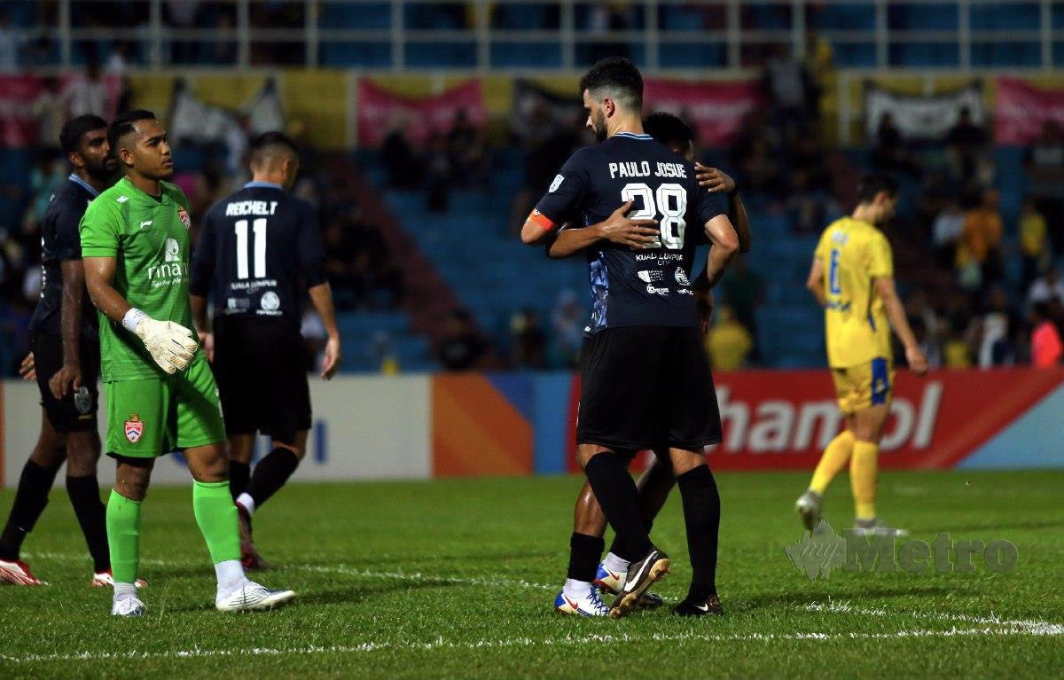 PEMAIN pasukan Kuala Lumpur City FC, meraikan kemenangan mereka bersama rakan sepasukan selepas berjaya mengalahkan pasukan Sri Pahang FC, pada saingan Liga Super 2023, di Stadium Darul Makmur. FOTO FARIZUL HAFIZ AWANG