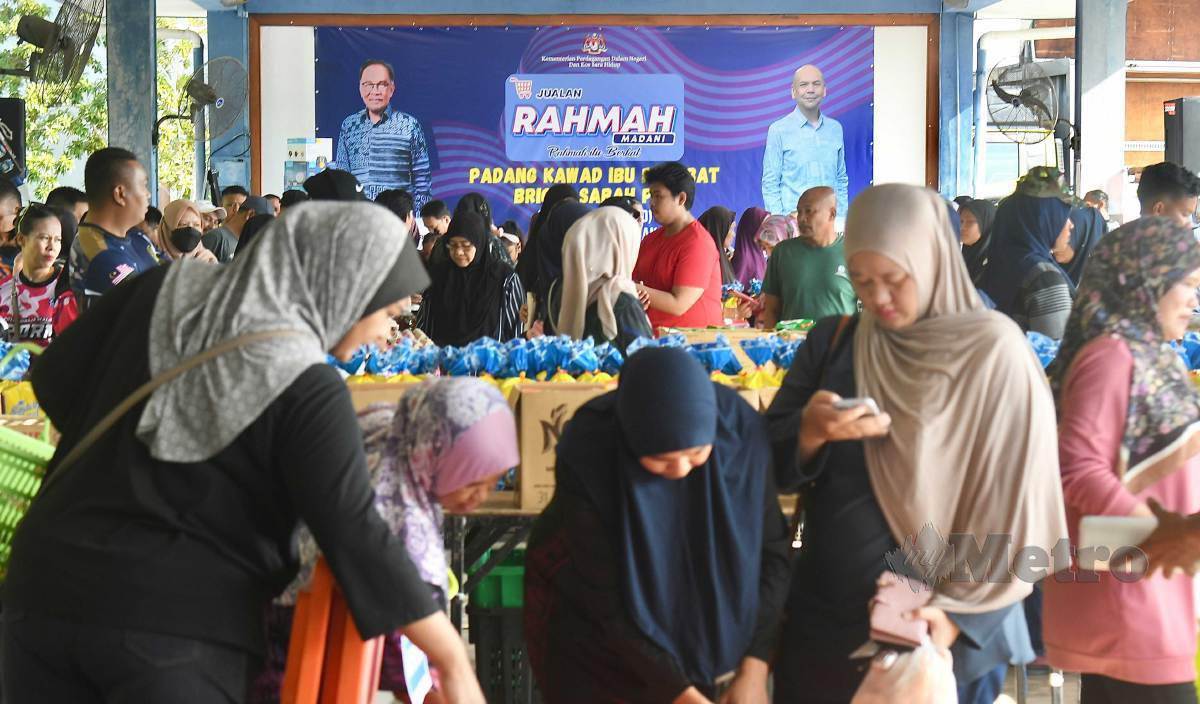 PROGRAM Jualan Rahmah (PJR) di Ibu Pejabat Briged Sabah Pasukan Gerakan Am (PGA). FOTO Mohd Adam Arinin