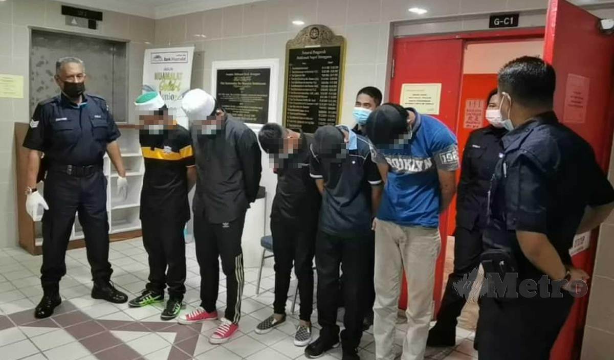 LIMA pelajar lelaki di sebuah institusi swasta di Kuala Nerus mengaku bersalah di Mahkamah Majistret Kuala Terengganu atas tuduhan melakukan amang seksual fizikal dan bersubahat melakukan perbuatan itu ke atas empat rakan mereka berusia antara 12 dan 13 tahun. FOTO Zatul Iffah Zolkiply