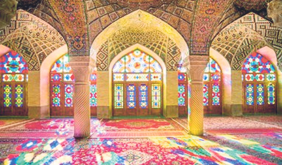 MOZEK warna-warni Masjid Nasir Al-Mulk.
