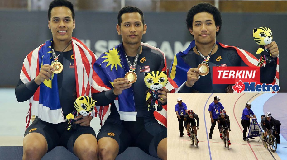 MOHD Shariz Efendi (tengah) bersama Mohd Fadli Mohd Zonis (kanan) dan Mohd Khairil Nizam Rasol (kiri) pamer emas dimenangi. FOTO LUQMAN HAKIM ZUBIR