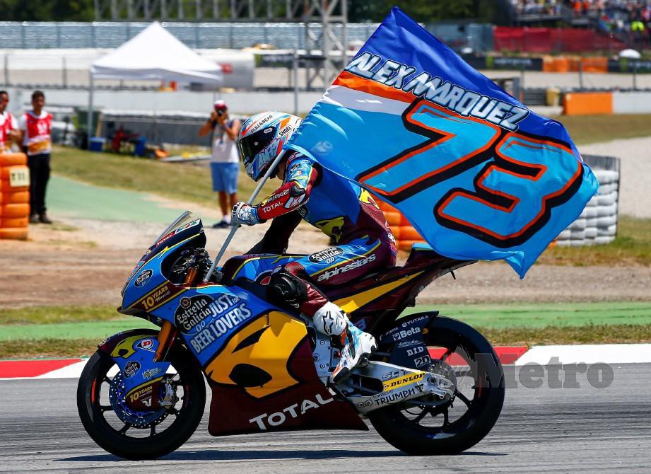 MARQUEZ meraikan kejayaan memenangi kategori Moto2 Grand Prix Catalunya. — FOTO EPA