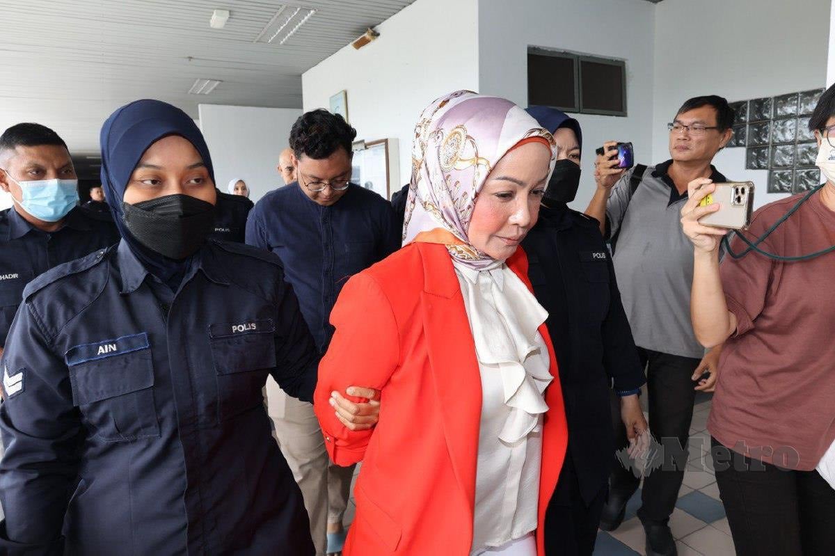 MARIYAH yang mencetuskan kontroversi dengan mendakwa orang Melayu malas menerusi video tular bulan lalu dan anak lelakinya, Ezuan Hafsham didakwa di Mahkamah Majistret Ayer Keroh. FOTO Jamah Nasri