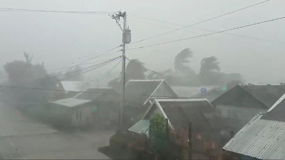TAUFAN Kammuri yang melanda Filipina. FOTO Agensi