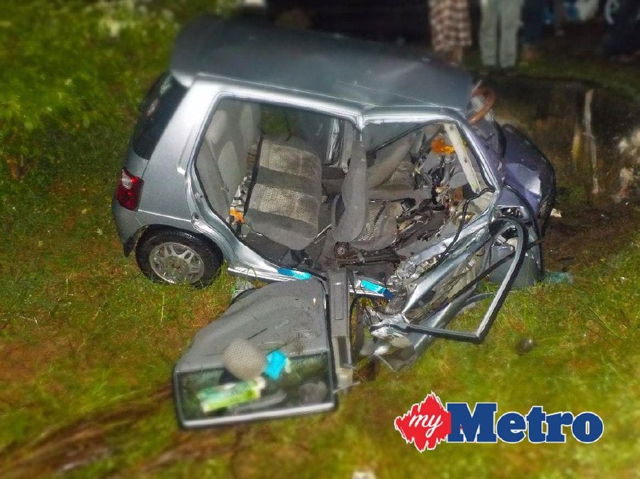 Maut kereta rempuh tembok  Harian Metro