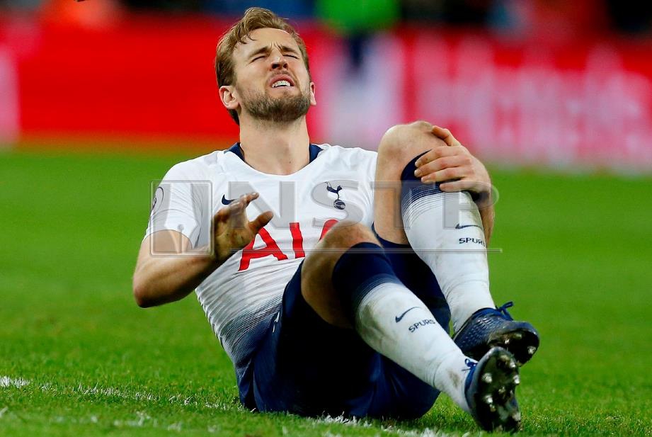 KANE cedera ligamen pergelangan kaki ketika Spurs tewas kepada United. FOTO/AFP