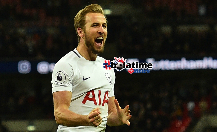 KANE meraikan jaringannya ketika membantu Tottenham Hotspur menang 2-0 ke atas Watford di Stadium Wembley, London, awal pagi tadi. - FOTO AFP 