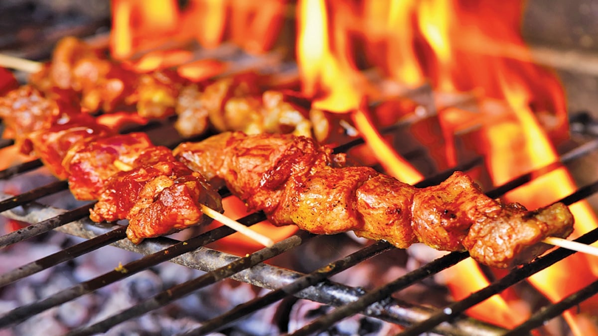 KURANGKAN pengambilan makanan dibakar pada suhu tinggi seperti sate. - FOTO Google