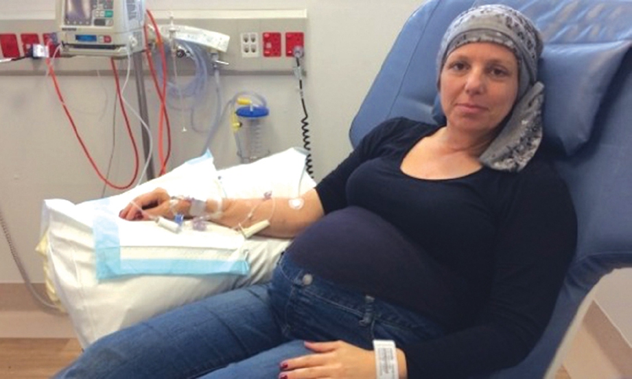 PENGHIDAP kanser wanita berupaya melahirkan bayi sihat.