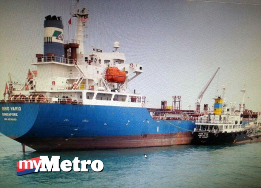 DUA kapal yang ditahan APMM di Tanjung Piai.