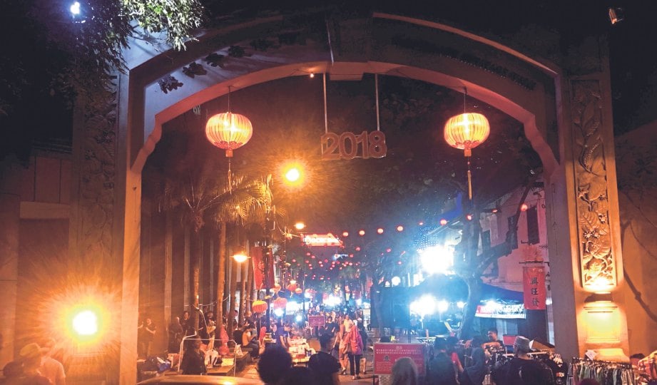 PINTU gerbang ke Pasar Karat Johor Bahru yang mempunyai elemen klasik.